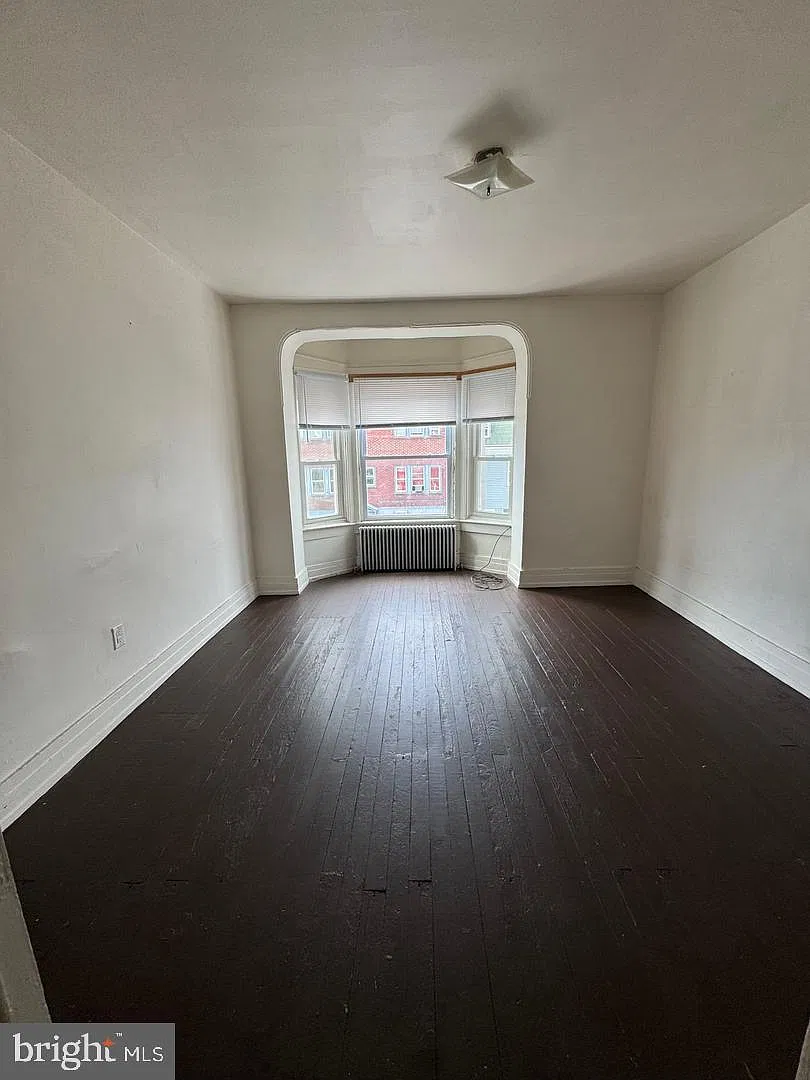 668 E Market St — Photo 4