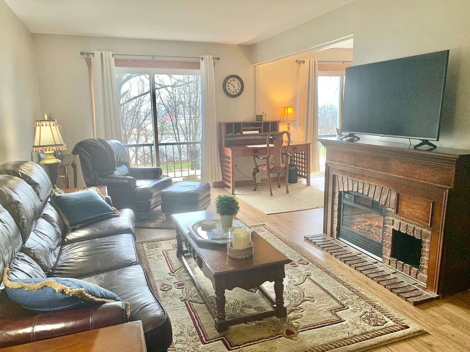 2 bed, 1000 sqft, $1,700 — Photo 1