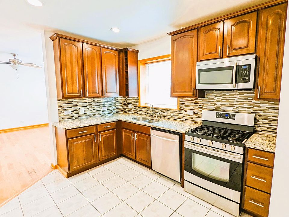 1st image of 4800 N Rockwell St #2F