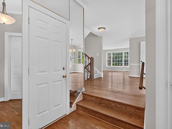 3rd image of 6050 Estates Dr