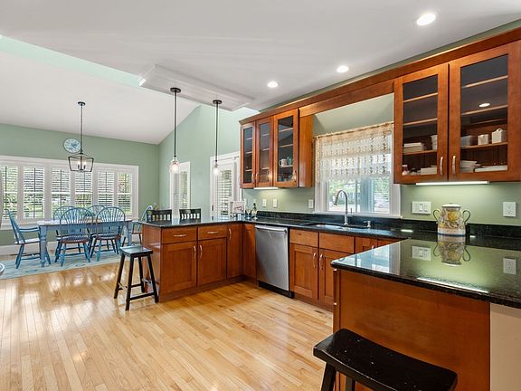 3rd image of 31 Hathaway Pond Cir #31