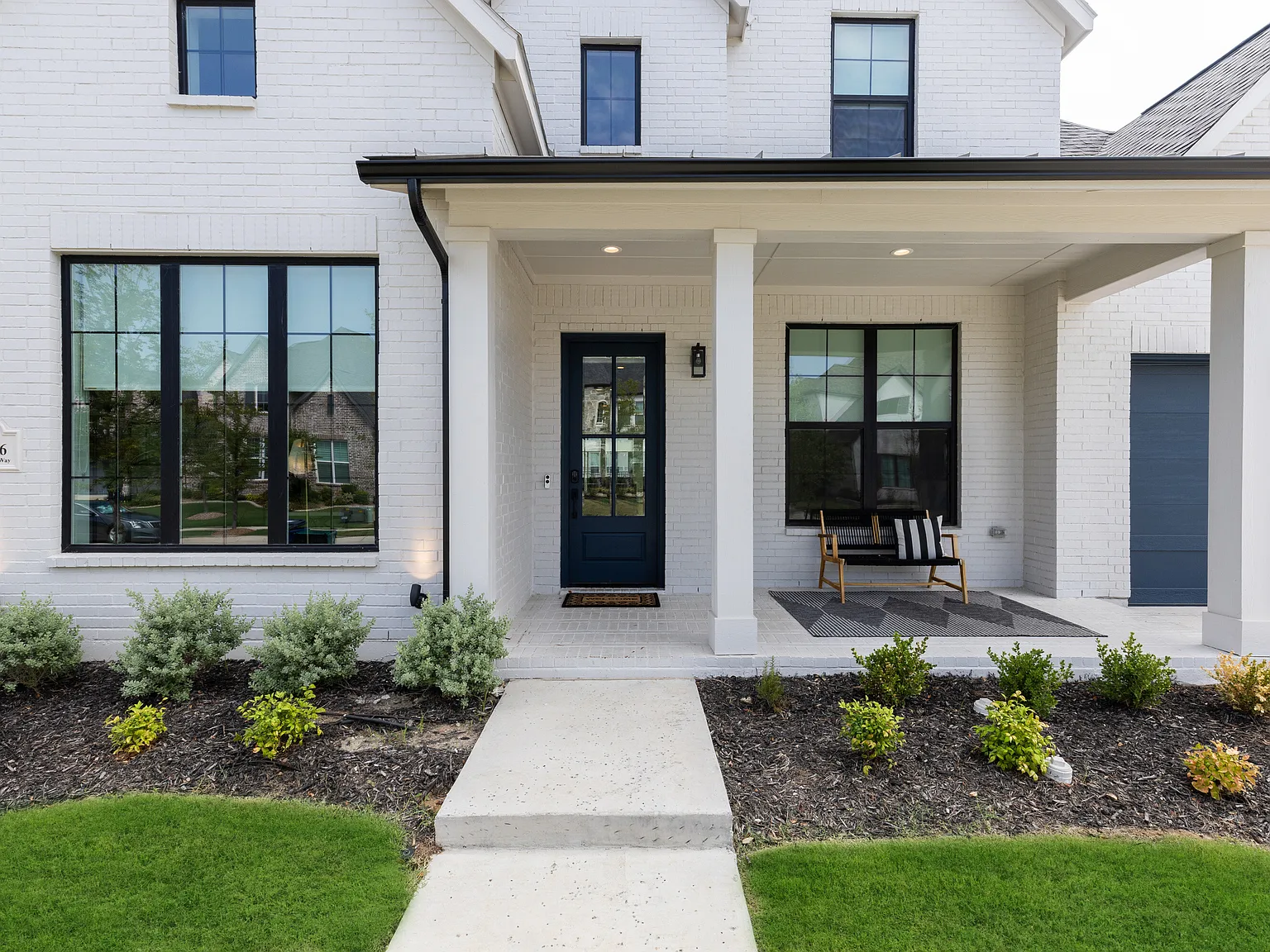 6 bed, 5.5 bath, 4116 sqft, $11,502 — Photo 3