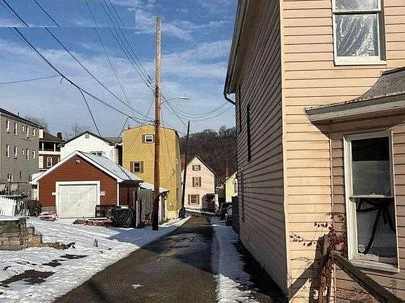 2nd image of 608 George St