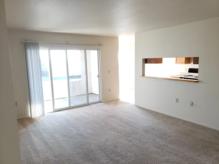 Sunset Vista Apartments — Photo 54