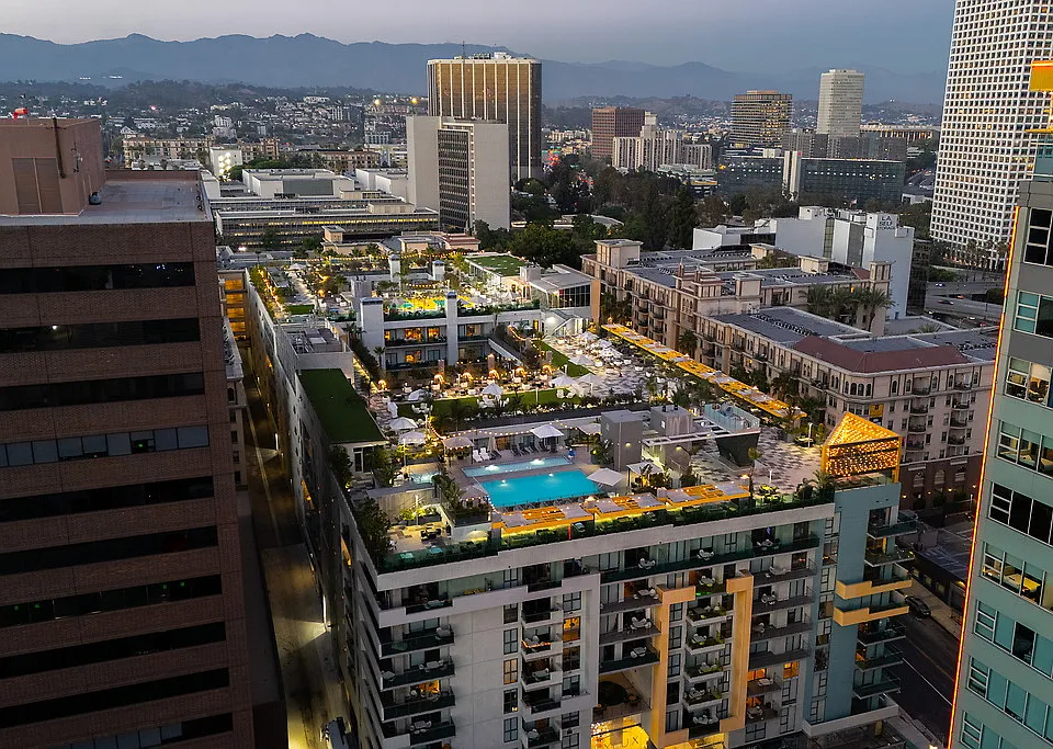 Skylux on Wilshire