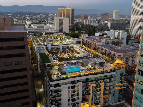 Skylux on Wilshire