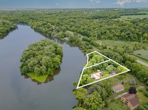 8901 Van Emmon Rd, Yorkville, IL 60560