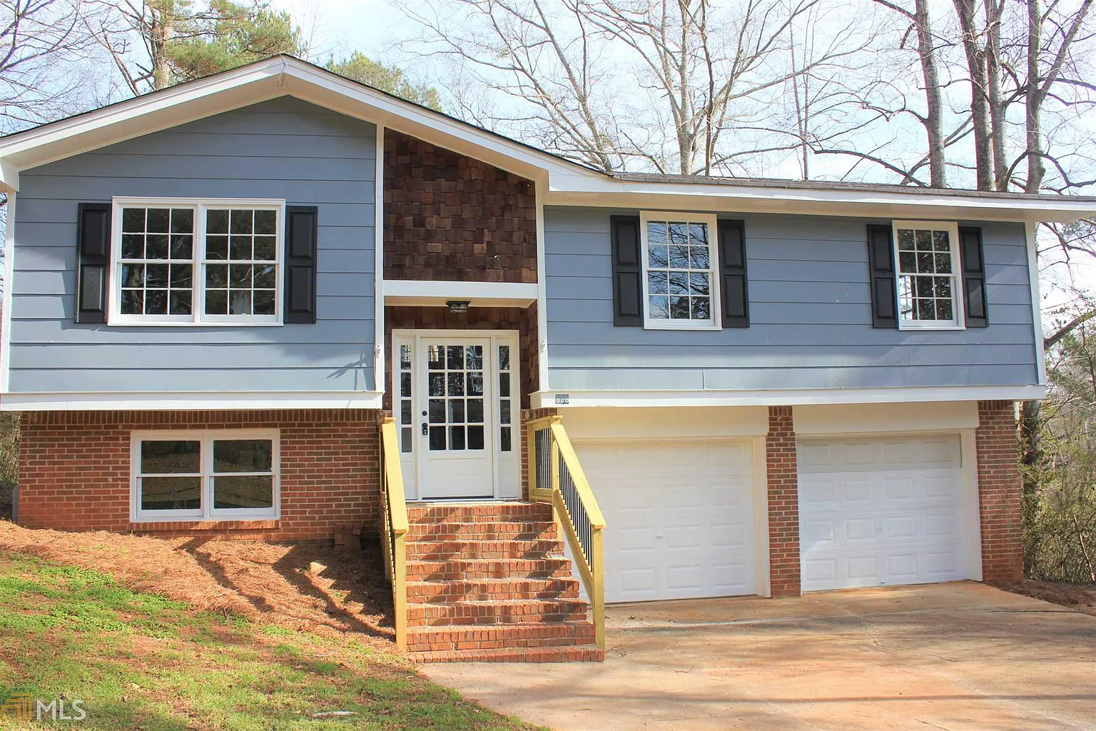 628 Country Club Dr photo 1
