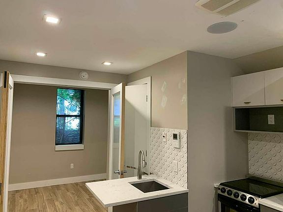 3rd image of 95 Clay St #10B