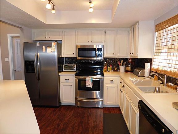 5th image of 207 Meadowcross Dr