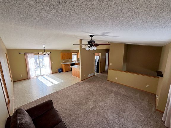 2nd image of 250 Mahtomedi Ave