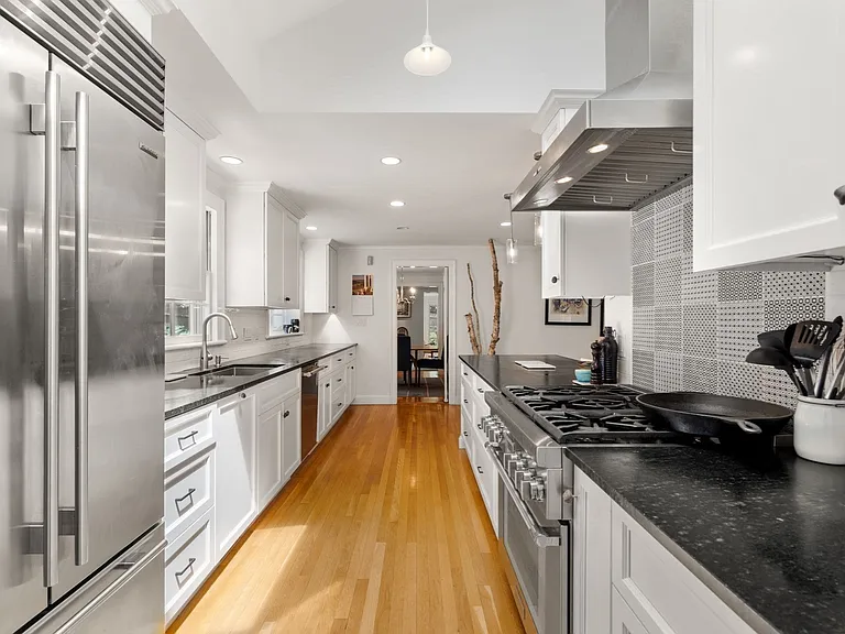 205 Brattle St — Photo 7
