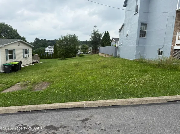 1107 Centre St, Freeland, PA 18224