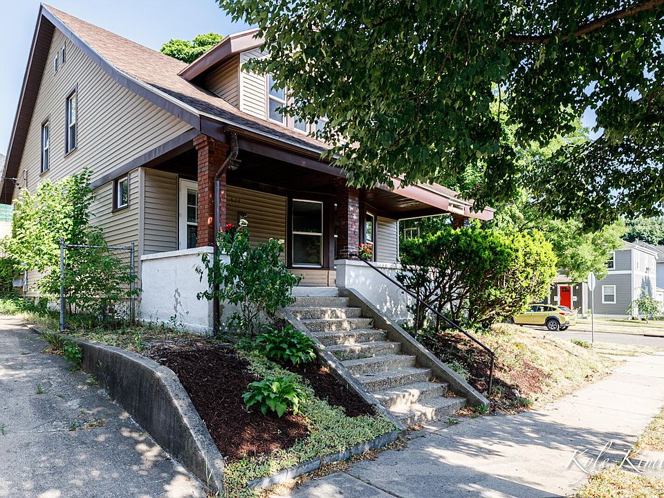 1st image of 624 Benjamin Ave SE