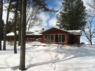 492 Lakewood Dr, Port Austin, MI 48467