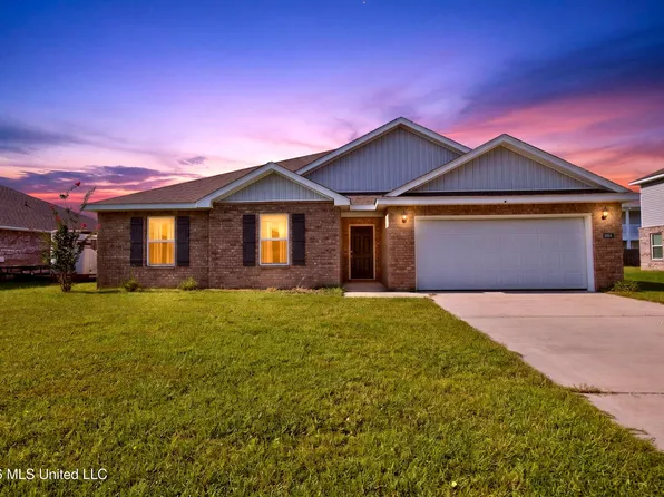 8604 Palmetto Dr, Ocean Springs, MS 39564