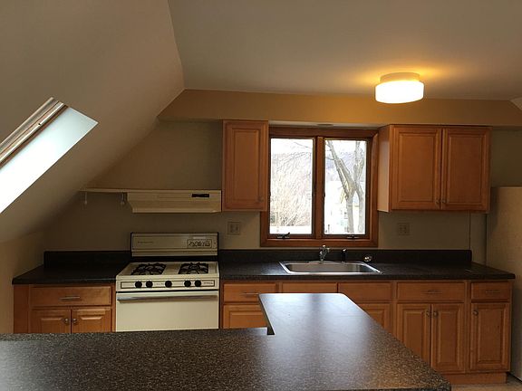 4th image of 311 Fountain St #3
