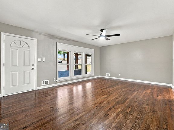 5th image of 2988 Valley Ridge Dr