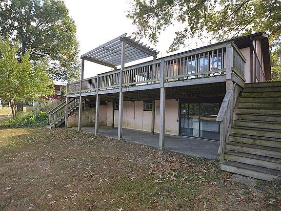 3rd image of 13 Armstrong Dr