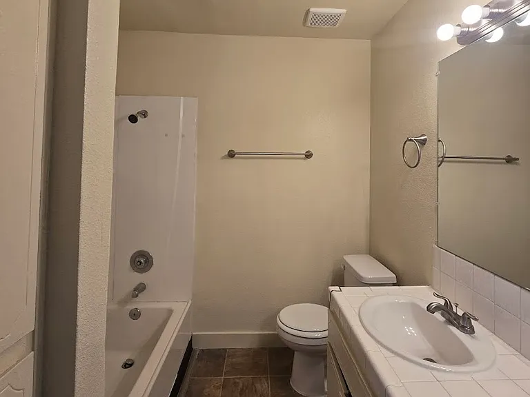 1414 W Clinton Ave #105 — Photo 8