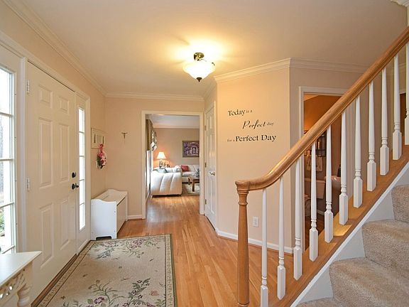 2nd image of 828 Eaglesknoll Ct