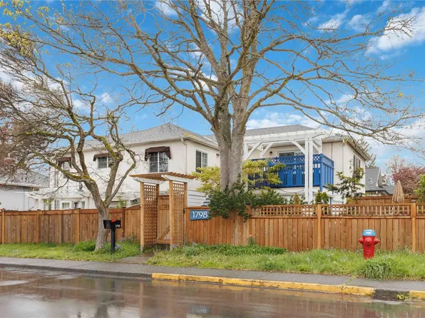 1796 Denman St, Victoria, BC V8R 1Y4