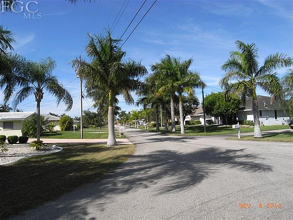 3rd image of 107 SW 49th Ter