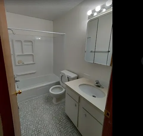 Woodlawn Terrace Apartments — Photo 10