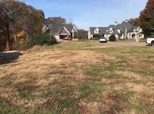 1460 Lake Knoll Dr, Lake Saint Louis, MO 63367