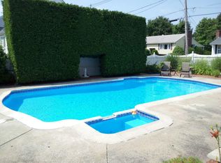2 Hill St, Peabody, MA 01960