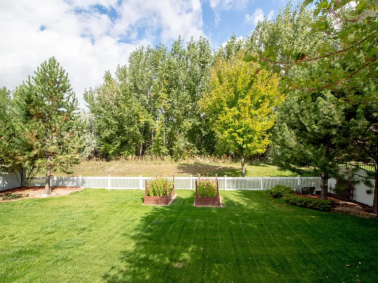 3835 Fairmeadow Dr — Photo 15