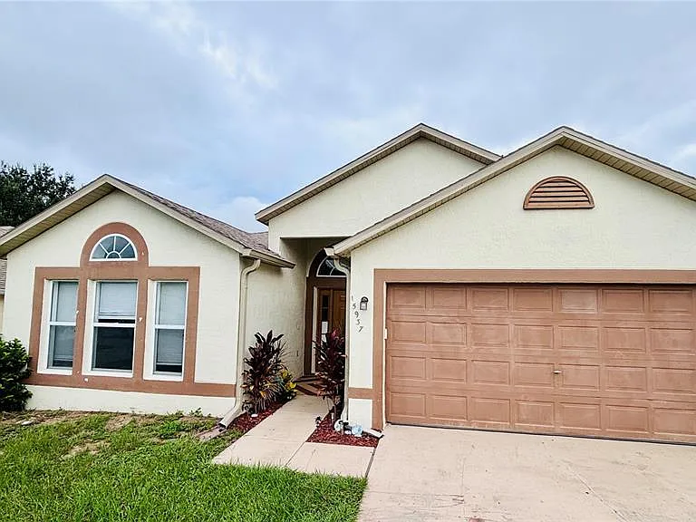 15937 Wilkinson Dr — Photo 2