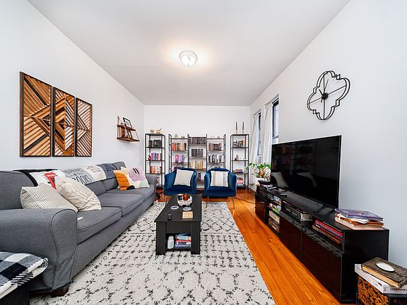 2nd image of 2808 35th St APT 6B