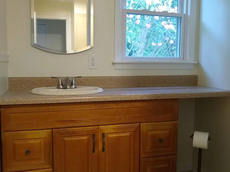Upper-Level Full Bathroom