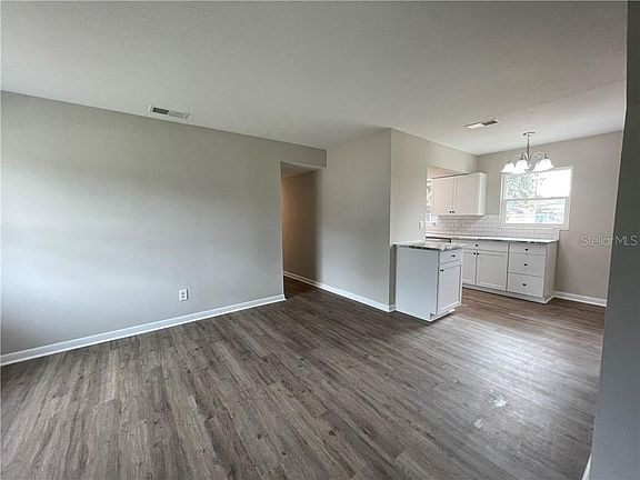5th image of 111 Shirley Ct