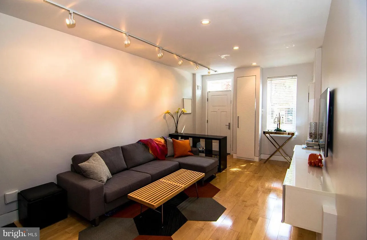 2 bed, 1.5 bath, 1210 sqft, $3,600 — Photo 4