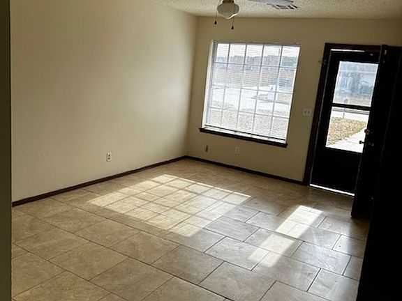 3rd image of 2722 N Park Dr
