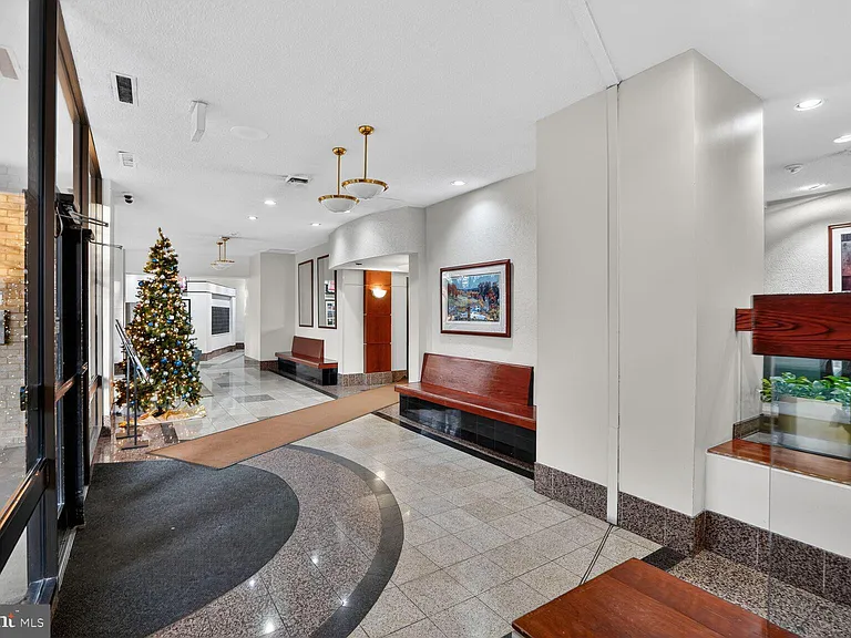 205 Yoakum Pkwy #1002 — Photo 24