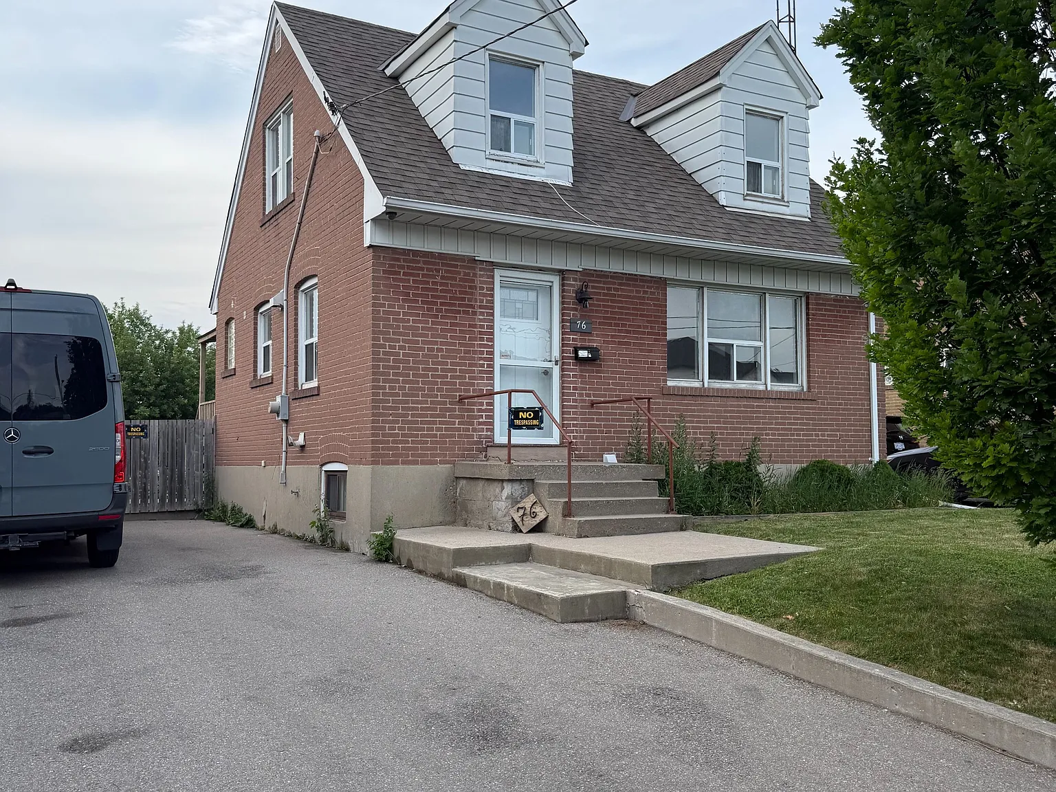 4 bed, $3,300 — Photo 1