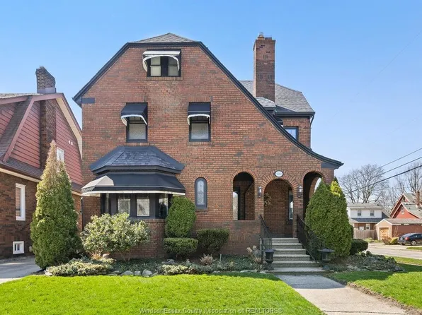 2203 Victoria Ave, Windsor, ON N8X 1R2