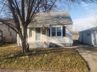 20601 Ridgemont Rd, Harper Woods, MI 48225