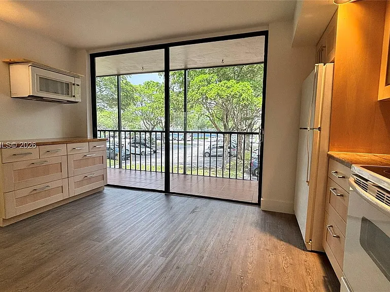 8540 SW 133rd Avenue Rd #219 — Photo 9