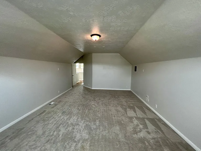 562 N Paddington Pl — Photo 8