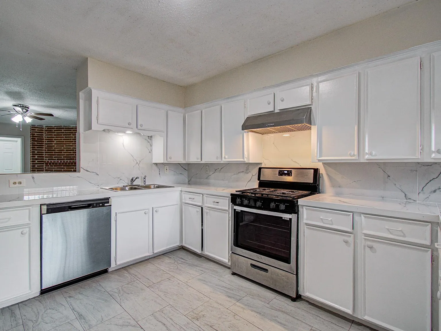 3 bed, 2.0 bath, 1450 sqft, $1,600 — Photo 1