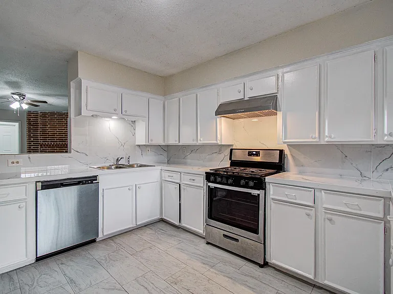 8820 Bissonnet St — Photo 1