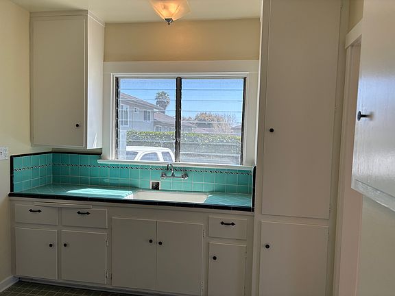 4th image of 1624 Garden St APT 9