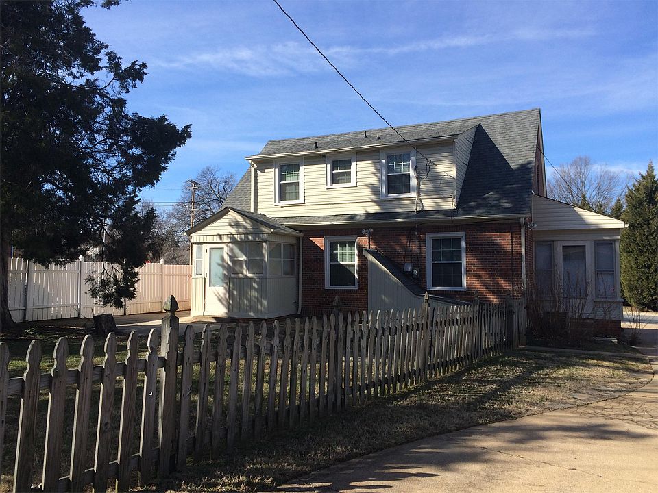 2nd image of 210 E Parkway Ave