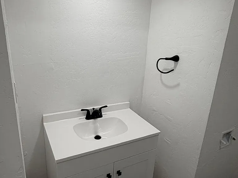 824 S Phillips St — Photo 22