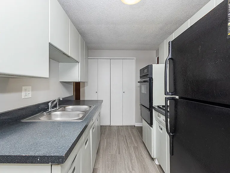 Kent Apartments — Photo 31