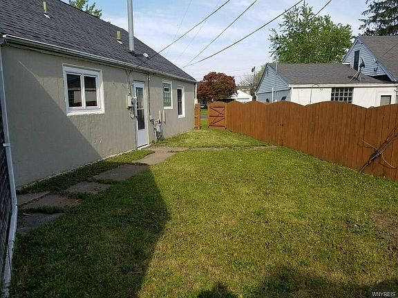 3rd image of 154 Louis St